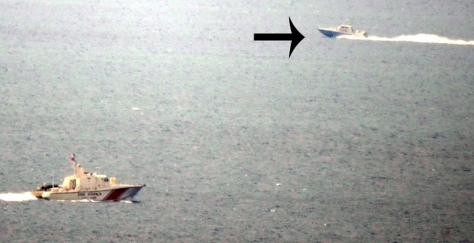 Yunan botu, Türk botunu görünce yolunu değiştirdi