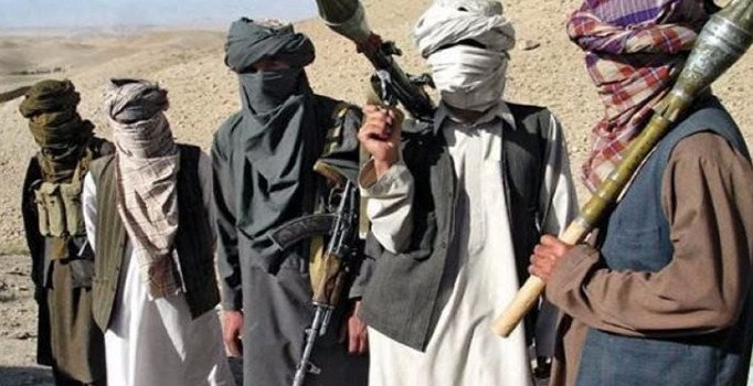 Afganistan'da kolordo komutanlığına saldırı