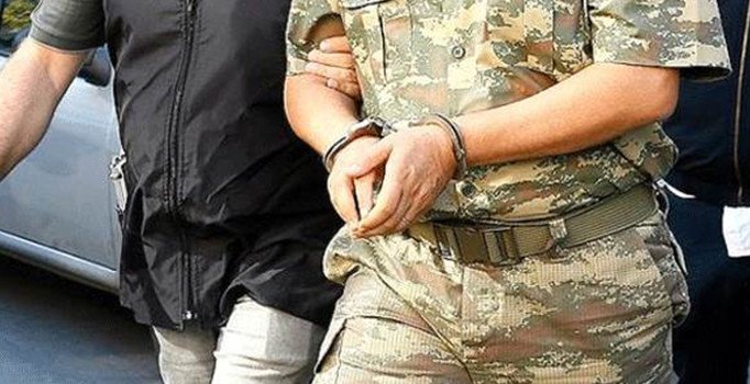 İzmir merkezli 6 ilde FETÖ operasyonu: 15'i muvazzaf 17 askere gözaltı