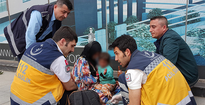 Düzce'de zabıtayı gören Suriyeli Türkçe konuşmaya başladı