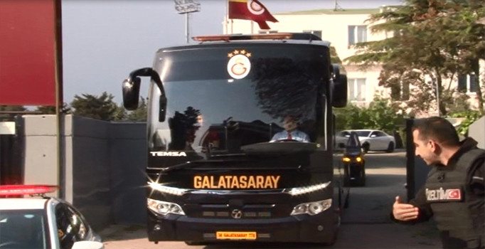 Galatasaray derbi için yola çıktı