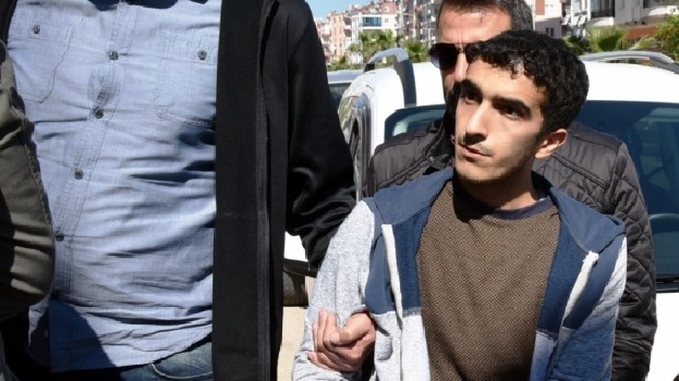 Antalya'da marketi soyan genç esrar içerken yakalandı