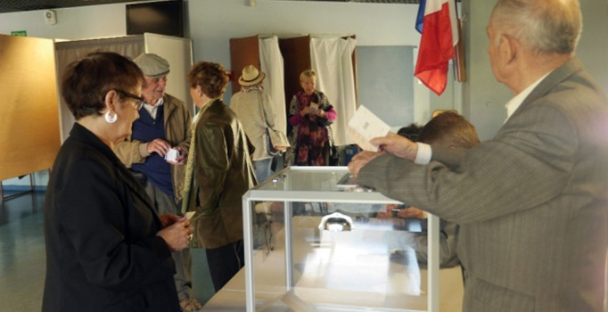 Fransa seçimlerinde dolu zarf skandalı