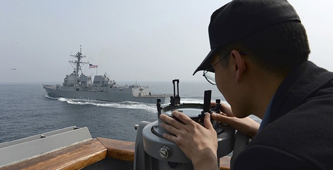 Kuzey Kore, ABD'nin nükleer gemisine dev tatbikatla cevap verdi