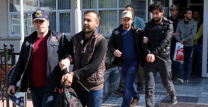 Samsun'da DEAŞ'lı 6 şüpheli Iraklı adliyeye sevk edildi
