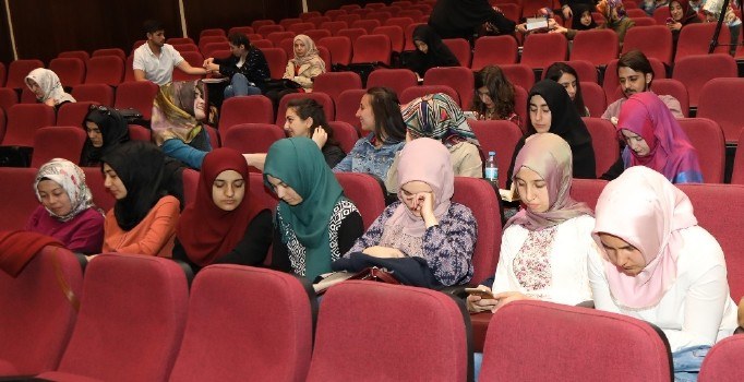 ERÜ’de ‘Yaşama Sevinci’ konulu konferans düzenlendi