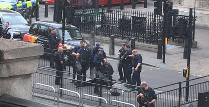 Londra'da başbakanın konutu yakınında hareketlilik | Son dakika haberleri