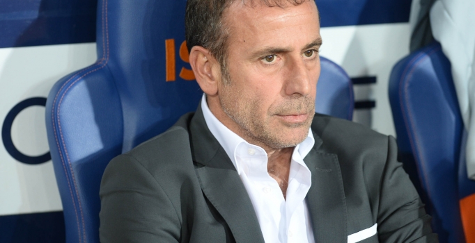 Abdullah Avcı: Kalecimiz yere bile yatmadan Galatasaray'a yenildik