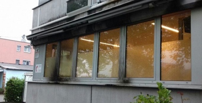 Almanya'da camiye molotoflu  saldırı