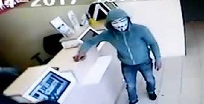 Sultangazi'de V for Vendetta maskeli soygun | Video izle