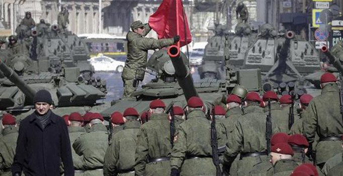 Rusya'dan gövde gösterisi