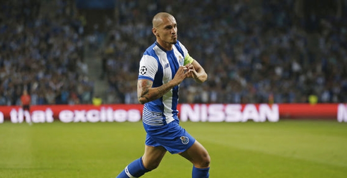 Fenerbahçe Porto'lu Maicon'u transfer etmek istiyor