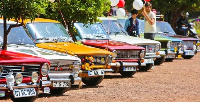 Klasik araçlara renkli sergi | Antalya haberleri