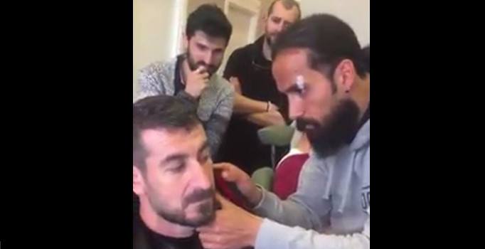 Eskişehir'in yıldız futbolcusu Erkan Zengin kuaför oldu