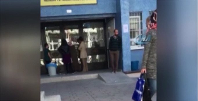 Sınava geç kalan adayın annesi görevlilere yalvardı: Allah rızası için alın