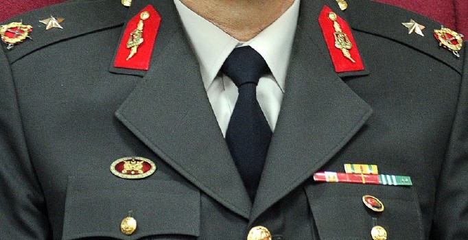 Tartışmalı general de listede: Önce terfi aldı, sonra tutuklandı, şimdi de ihraç edildi