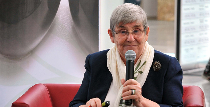 Canan Karatay: Bol bol yağ yiyin, kanser falan kalmaz