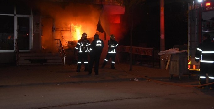 Kütahya'da korkutan yangın: Polis zilleri çaldı megafonla anons yaptı | Kütahya haberleri