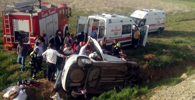 Elazığ'da kaza: 2 ölü, 3 yaralı