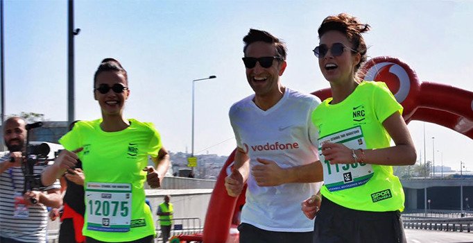 Hande Soral ve Bensu Soral Vodafone İstanbul yarı Maratonu'na katıldı