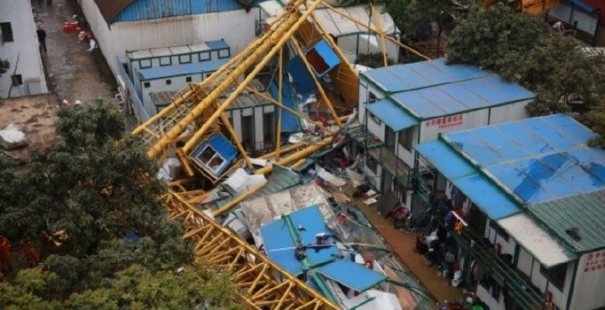 Güney Kore'de tersanede vinç kazası