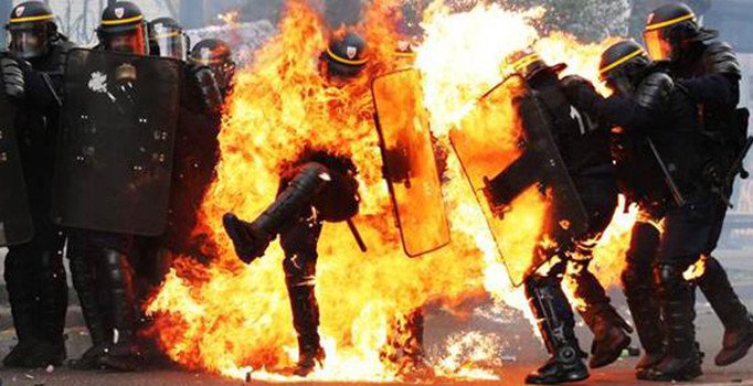 Paris 1 Mayıs'ta alev alev