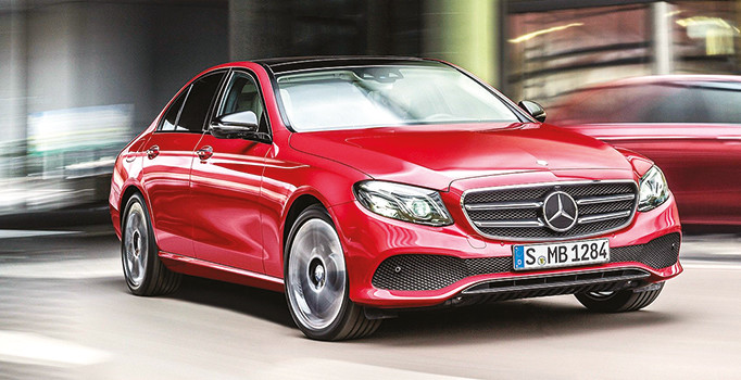 Bu Alman kendi park ediyor