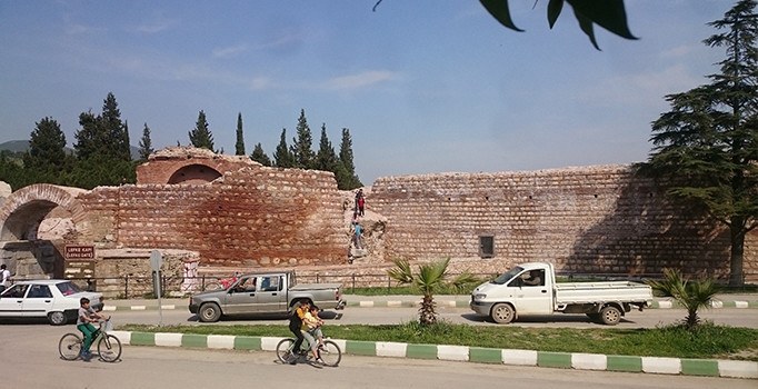 Çocuklardan tehlikeli tırmanış | Bursa haberleri