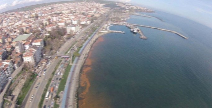 THY pilotları Marmara Denizi'ni kirletenleri ihbar etti