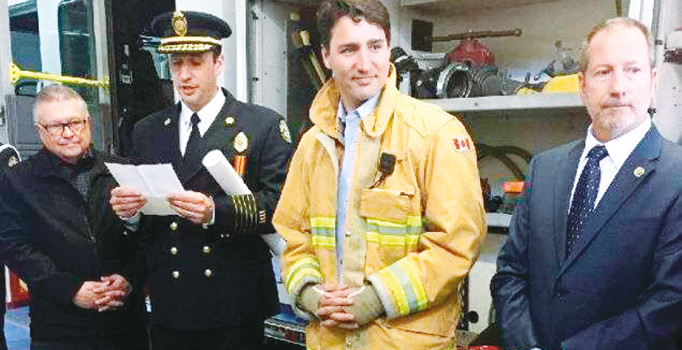 İtfaiyeci Trudeau, genç kadınları ‘yaktı’