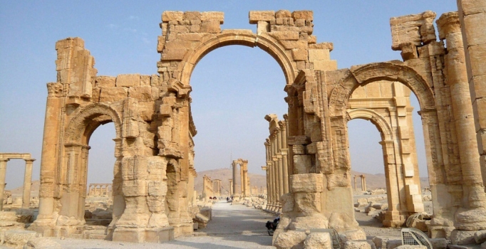 IŞİD, Palmira'da 2 bin yıllık Roma eserini yok etti