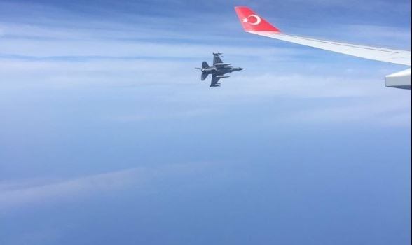 Erdoğan'ın uçağına Türk hava sahasından çıkana kadar F-16 savaş uçakları eşlik etti