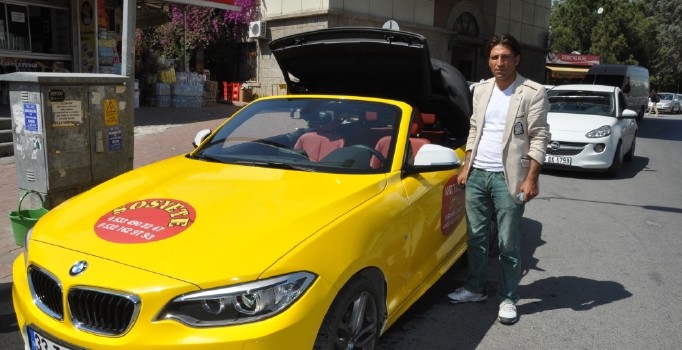 Üstü açık lüks otomobili ticari taksi yaptı | Mersin haberleri