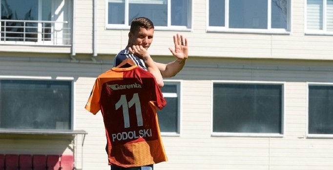 Podolski veda maçlarına çıkıyor: 'Gidiyorum, ama döneceğim'