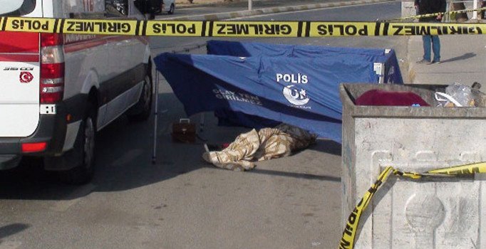 İstanbul'un göbeğinde pompalı dehşet! Karısını sırtından vurdu