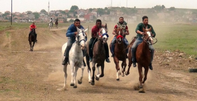 Kakava Şenlikleri'nde at yarışı heyecanı | Edirne haberleri