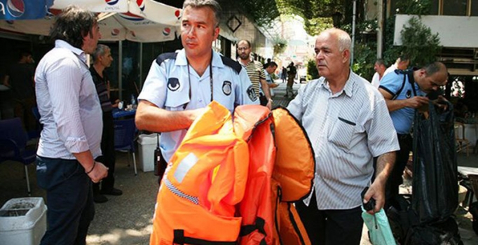 İzmir'de sahte can yeleği operasyonu!