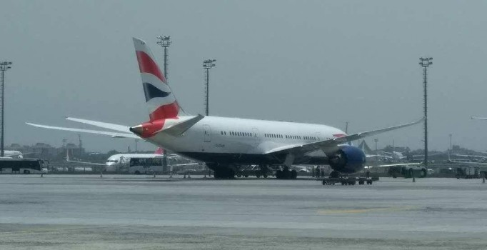 Londra Havayolları'na ait 787 acil iniş yaptı