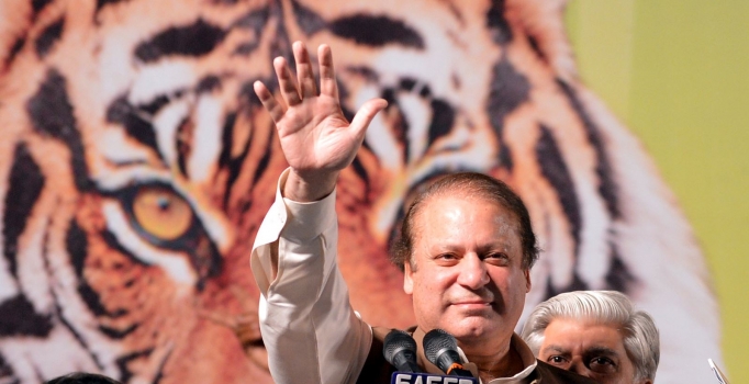 Navaz Şerif Yemen için Suudi Arabistan'a gitti