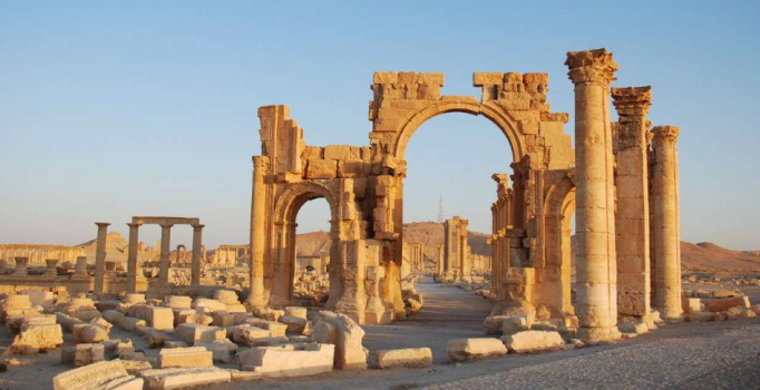 Rus ordusu Palmira'yı bombaladı