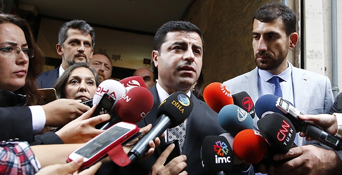 HDP Eş Başkanı Selahattin Demirtaş Ahmet Hakan'ı ziyaret etti