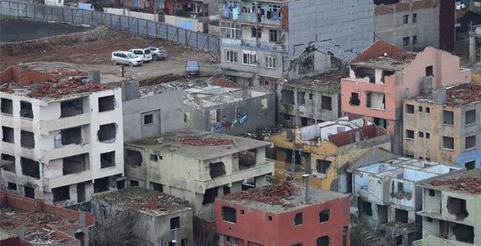 İstanbul Kadıköy'de uyuşturucu kullananlar mahalleyi kan gölüne çevirdi