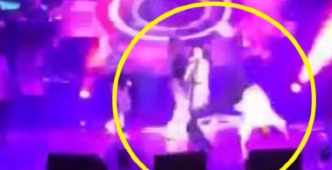 Hande Yener'in dişi sahnede kırıldı