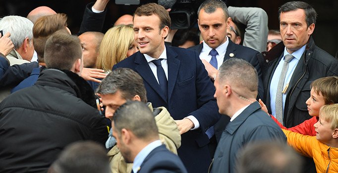 Fransa'da Cumhurbaşkanlığı seçimlerinde Macron ipi göğüsledi