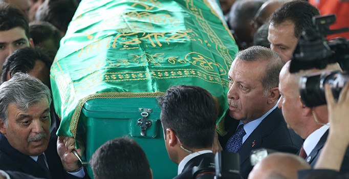 Devletin zirvesi Abdullah Gül'ün babası Ahmet Hamdi Gül'ün cenazesinde saf tuttu