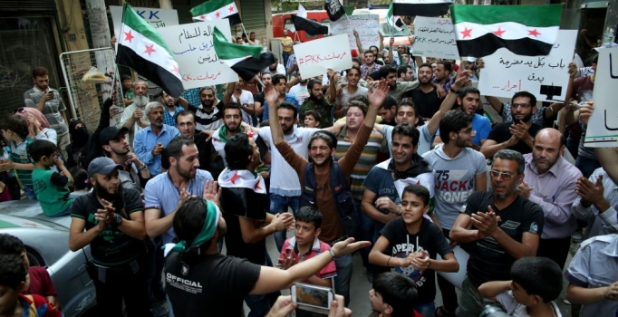 Halep'te PYD'ye "sivillere saldırı" protestosu