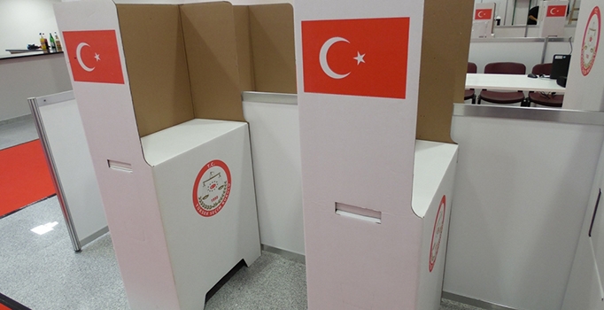 Rusya'daki Türkler referandum için sandık başında