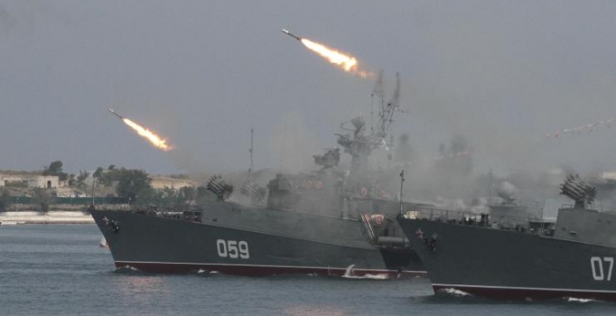 Rus gemileri Suriye'yi Hazar Denizi'nden bombaladı