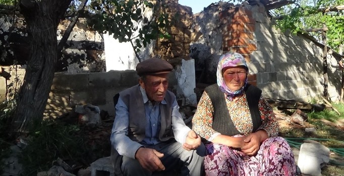 Çanakkaleli yaşlı çiftin evi kül oldu | Çanakkale haberleri