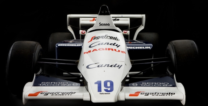 Efsane pilot Senna'nın otomobili açık arttırmada
